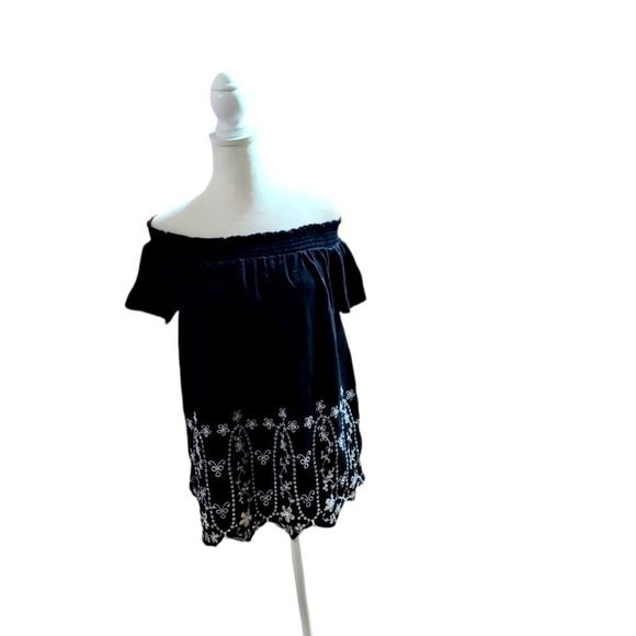Old West Tops - Large Old Navy Off shoulder shirt